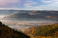 Motovun i dolina rijeke Mirne u jesenskom svitanju, Istra/Hrvatska