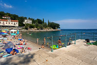 Plaža u mjestu Ika kraj Opatije, Kvarner/Hrvatska