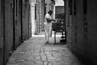 Šef priprema spizu u Dubrovniku, Dalmacija/Hrvatska
